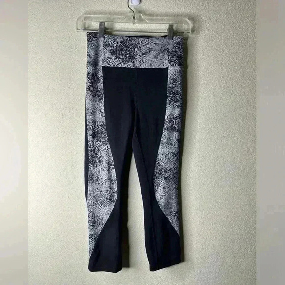 Lululemon Sweat & Repeat Crop 22” Black/Serigraph Starlight Black Multi … - Picture 4 of 6